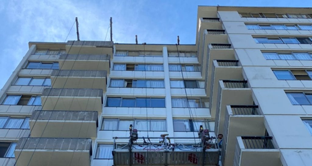 What services do building renovation contractors offer?