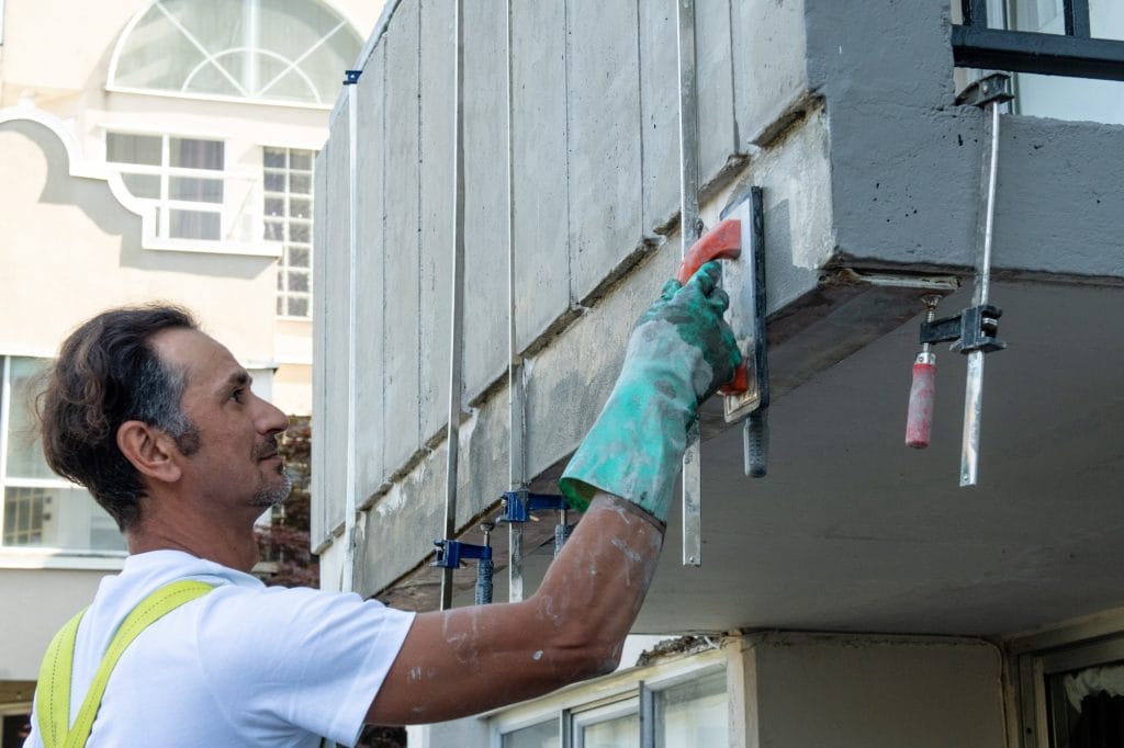 What services do building renovation contractors offer?
